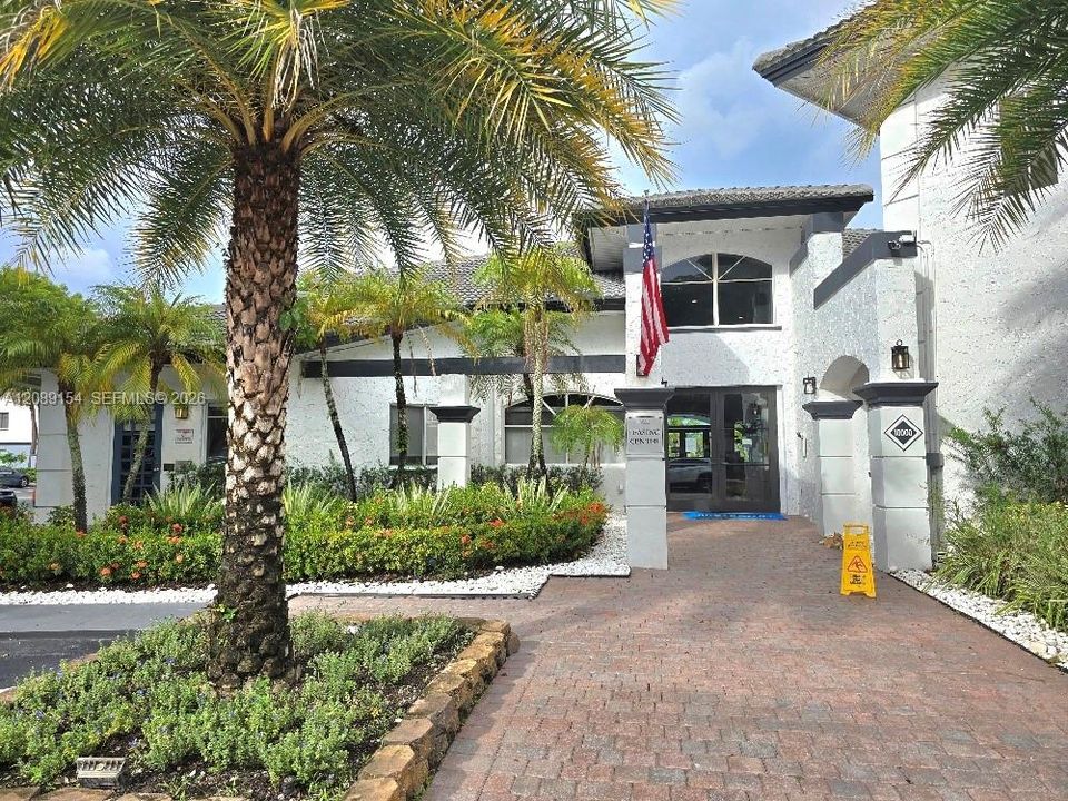 For Rent: $2,100 (1 beds, 1 baths, 602 Square Feet)