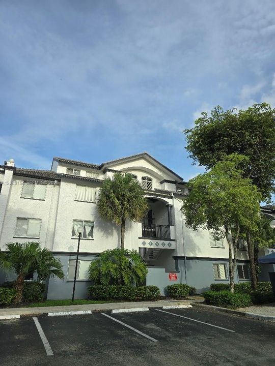 For Rent: $2,100 (1 beds, 1 baths, 602 Square Feet)