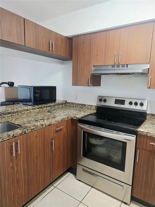 For Rent: $2,100 (1 beds, 1 baths, 602 Square Feet)