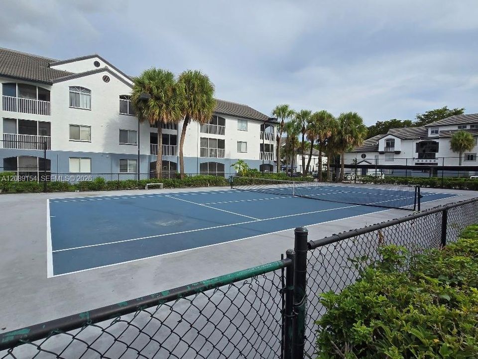 For Rent: $2,100 (1 beds, 1 baths, 602 Square Feet)