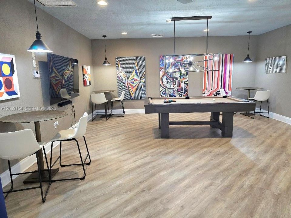 For Rent: $2,100 (1 beds, 1 baths, 602 Square Feet)