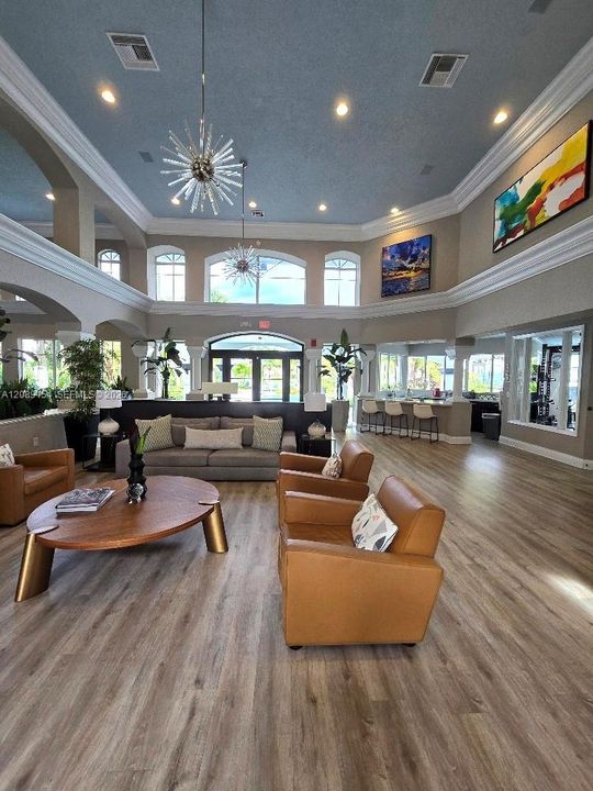 For Rent: $2,100 (1 beds, 1 baths, 602 Square Feet)