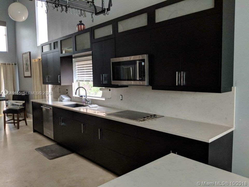 For Rent: $4,500 (3 beds, 2 baths, 1979 Square Feet)
