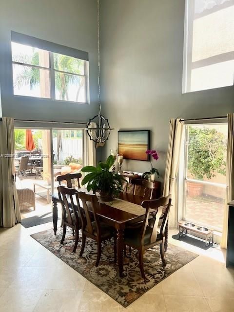 For Rent: $4,500 (3 beds, 2 baths, 1979 Square Feet)