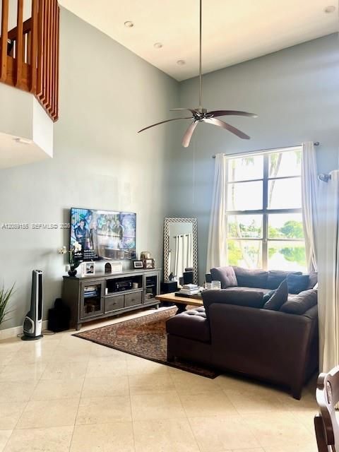 For Rent: $4,500 (3 beds, 2 baths, 1979 Square Feet)