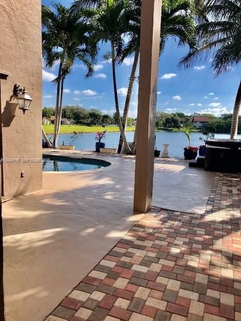 For Rent: $4,500 (3 beds, 2 baths, 1979 Square Feet)