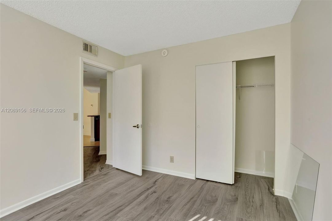На продажу: $240,000 (3 спален, 2 ванн, 1166 Квадратных фут)