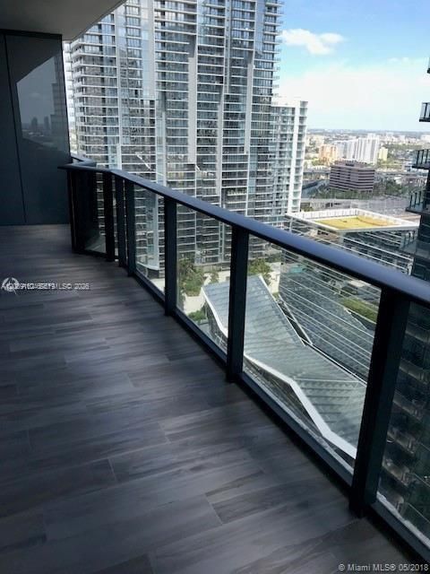 For Rent: $4,400 (1 beds, 2 baths, 881 Square Feet)