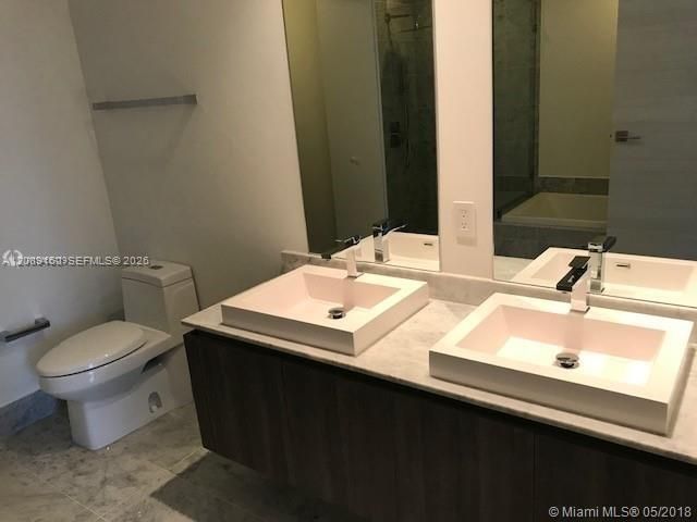 For Rent: $4,400 (1 beds, 2 baths, 881 Square Feet)