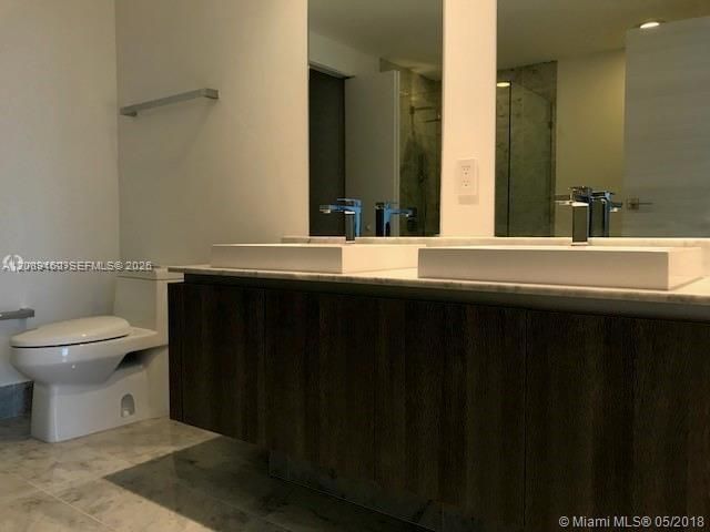 For Rent: $4,400 (1 beds, 2 baths, 881 Square Feet)