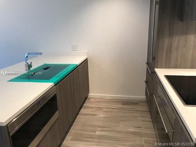For Rent: $4,400 (1 beds, 2 baths, 881 Square Feet)