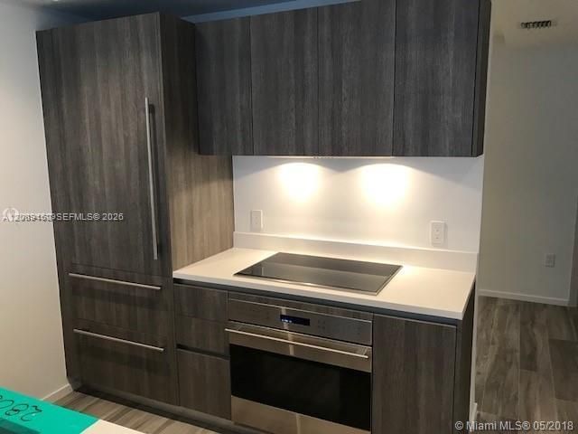 For Rent: $4,400 (1 beds, 2 baths, 881 Square Feet)