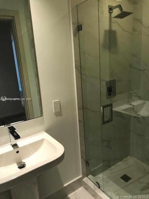 For Rent: $4,400 (1 beds, 2 baths, 881 Square Feet)