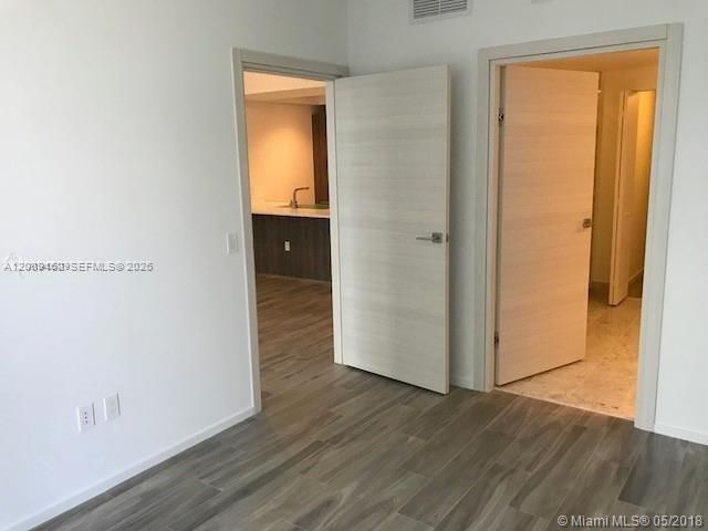 For Rent: $4,400 (1 beds, 2 baths, 881 Square Feet)