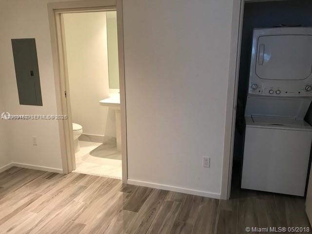 For Rent: $4,400 (1 beds, 2 baths, 881 Square Feet)