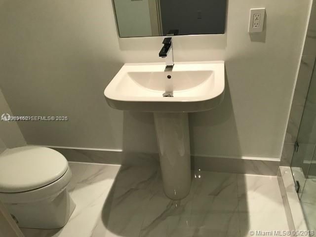 For Rent: $4,400 (1 beds, 2 baths, 881 Square Feet)