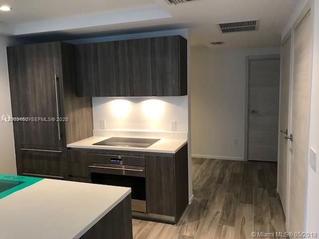 For Rent: $4,400 (1 beds, 2 baths, 881 Square Feet)