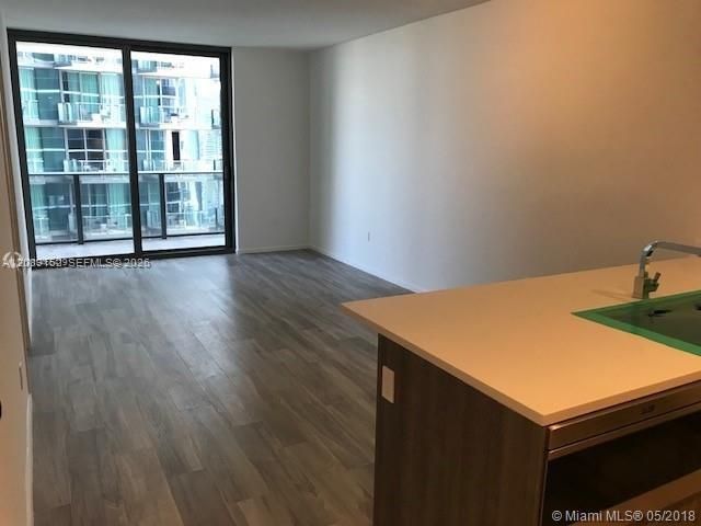 For Rent: $4,400 (1 beds, 2 baths, 881 Square Feet)