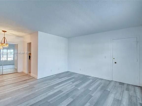 В аренду: $2,100 (2 спален, 1 ванн, 875 Квадратных фут)