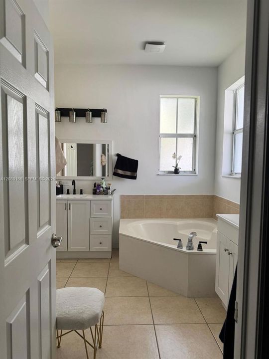 En Venta: $799,999 (4 camas, 4 baños, 2310 Pies cuadrados)