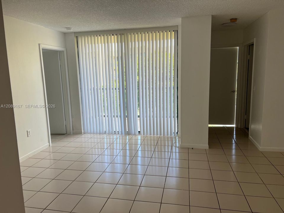 For Rent: $2,100 (2 beds, 2 baths, 898 Square Feet)