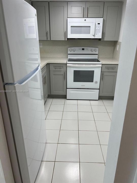 For Rent: $2,100 (2 beds, 2 baths, 898 Square Feet)