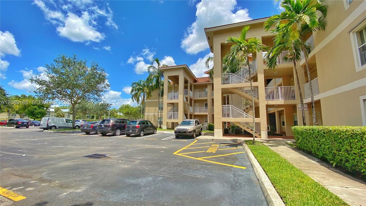 For Rent: $2,450 (3 beds, 2 baths, 1200 Square Feet)