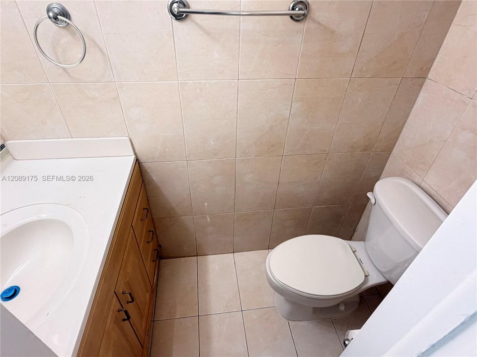 For Rent: $2,700 (2 beds, 1 baths, 880 Square Feet)