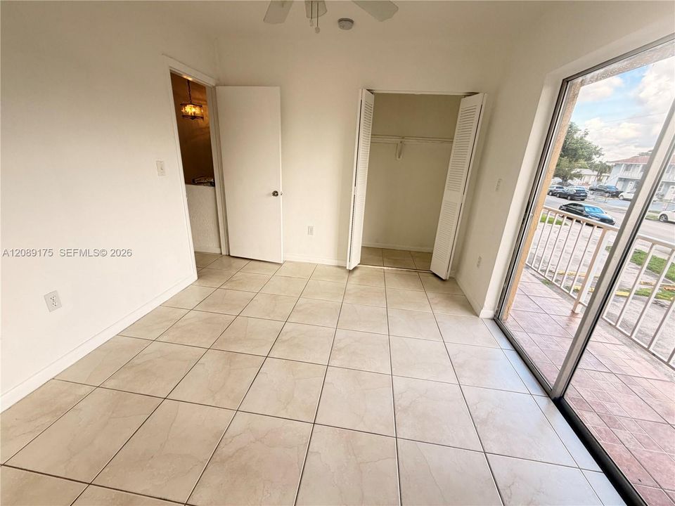 For Rent: $2,700 (2 beds, 1 baths, 880 Square Feet)