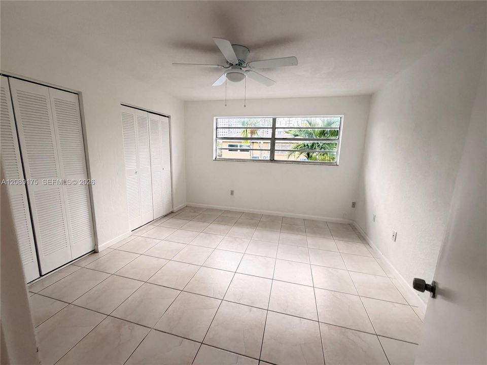 For Rent: $2,700 (2 beds, 1 baths, 880 Square Feet)