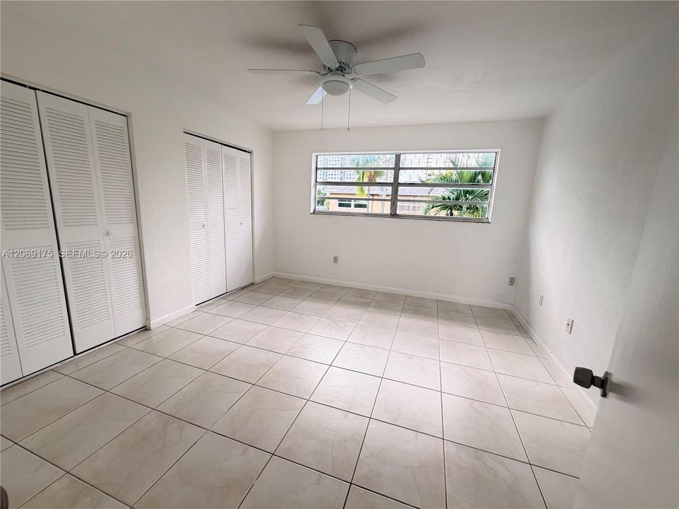 For Rent: $2,700 (2 beds, 1 baths, 880 Square Feet)