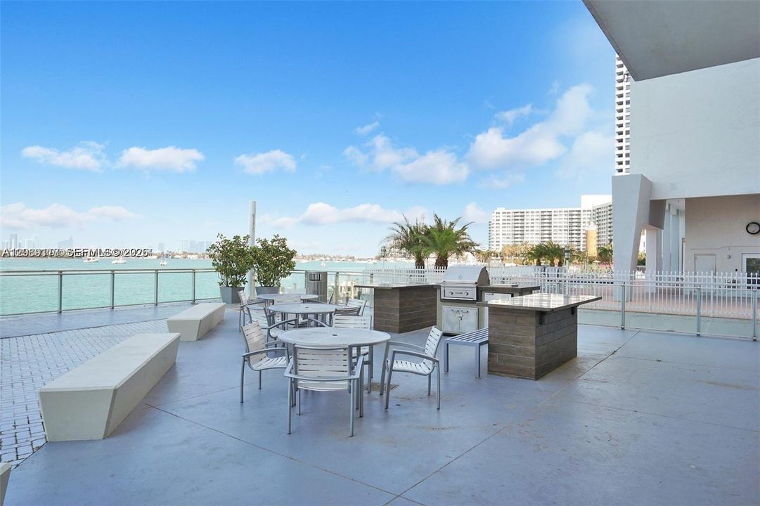 For Rent: $3,000 (1 beds, 1 baths, 837 Square Feet)