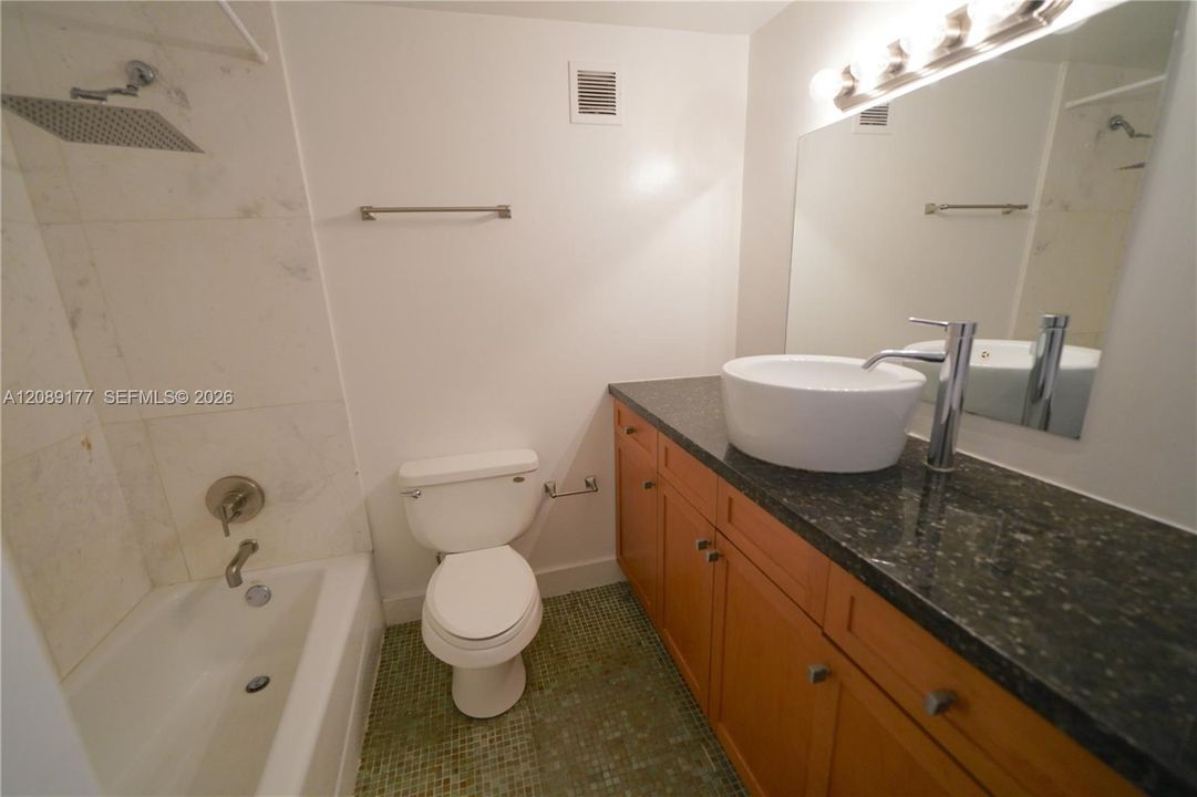 For Rent: $3,000 (1 beds, 1 baths, 837 Square Feet)