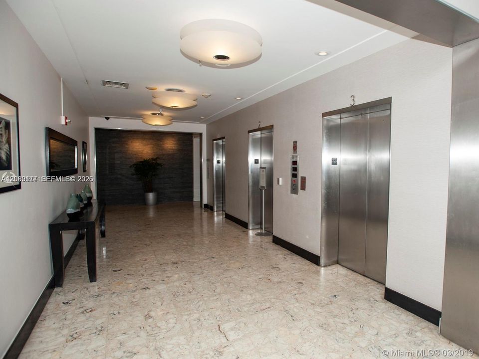 For Rent: $3,000 (1 beds, 1 baths, 837 Square Feet)