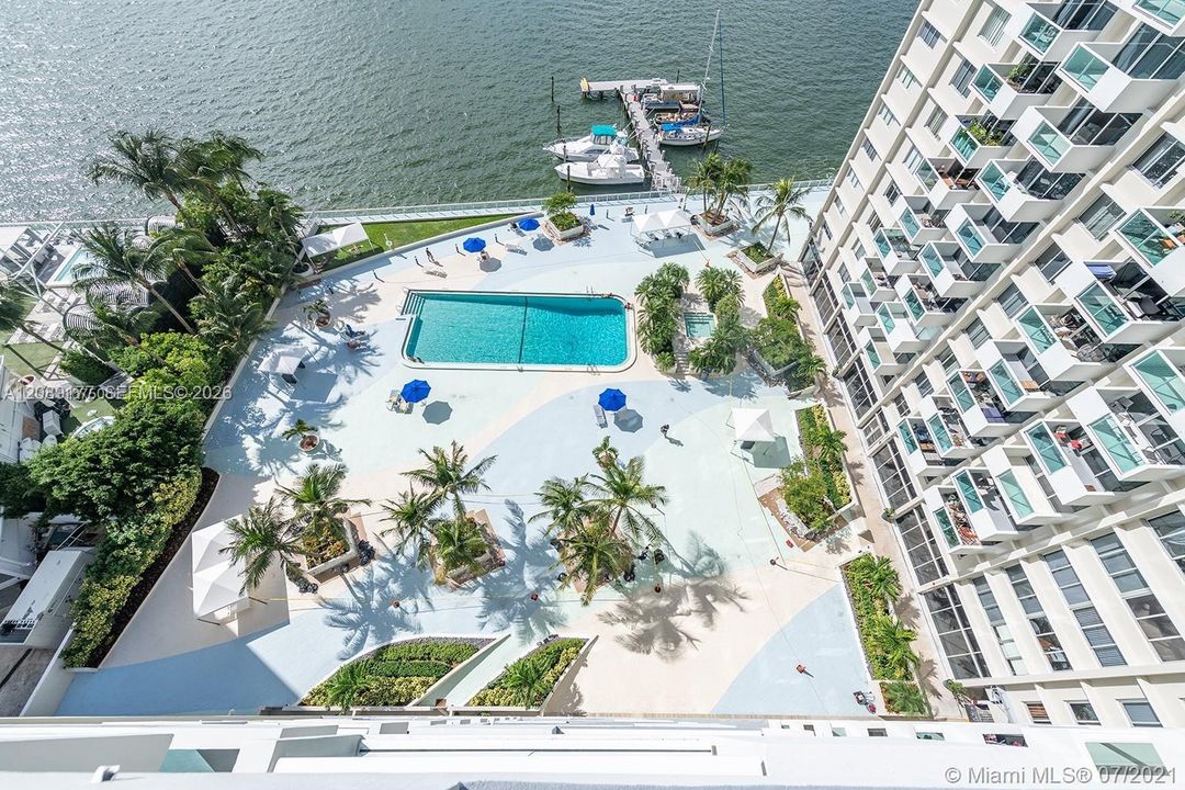 For Rent: $3,000 (1 beds, 1 baths, 837 Square Feet)