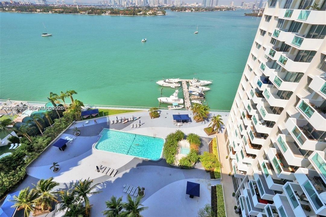 For Rent: $3,000 (1 beds, 1 baths, 837 Square Feet)