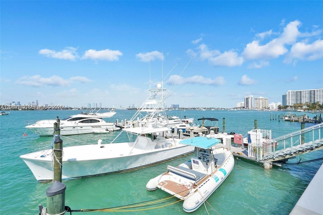 For Rent: $3,000 (1 beds, 1 baths, 837 Square Feet)