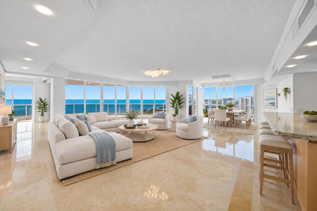 Dining room Virtually Staged