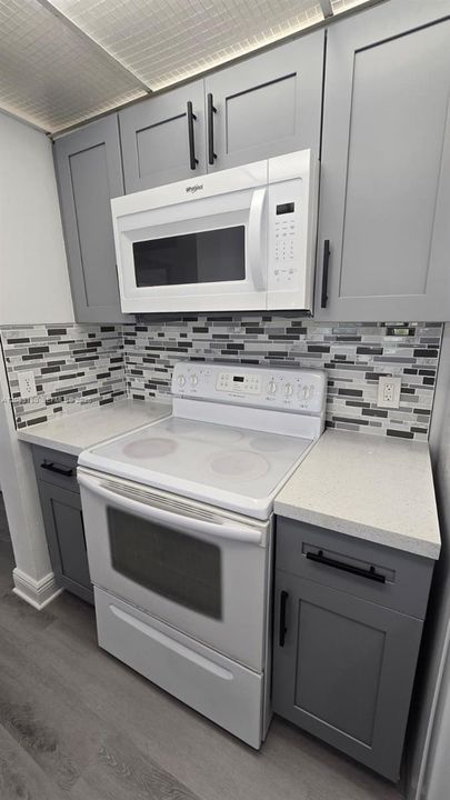 For Rent: $2,050 (1 beds, 1 baths, 710 Square Feet)