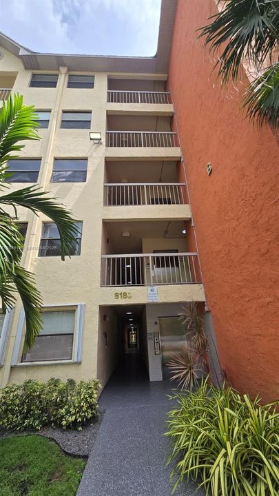 For Rent: $2,050 (1 beds, 1 baths, 710 Square Feet)