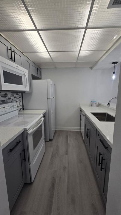 For Rent: $2,050 (1 beds, 1 baths, 710 Square Feet)