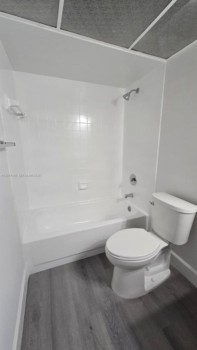 For Rent: $2,050 (1 beds, 1 baths, 710 Square Feet)