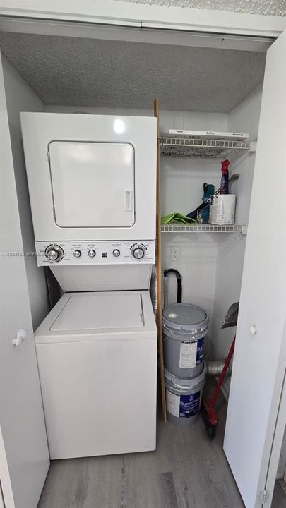 For Rent: $2,050 (1 beds, 1 baths, 710 Square Feet)