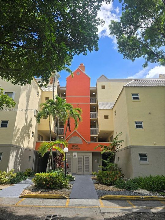 For Rent: $2,100 (1 beds, 1 baths, 810 Square Feet)
