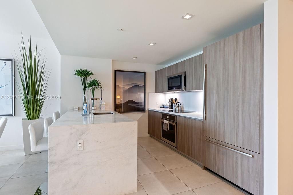 En Venta: $719,500 (1 camas, 1 baños, 858 Pies cuadrados)
