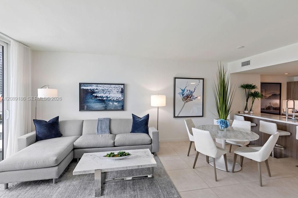 En Venta: $719,500 (1 camas, 1 baños, 858 Pies cuadrados)