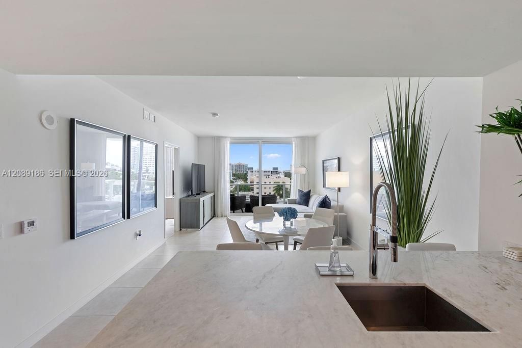 En Venta: $719,500 (1 camas, 1 baños, 858 Pies cuadrados)