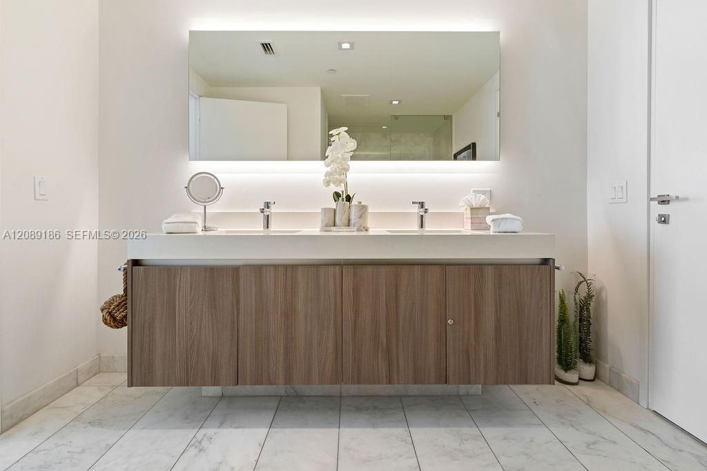 En Venta: $719,500 (1 camas, 1 baños, 858 Pies cuadrados)