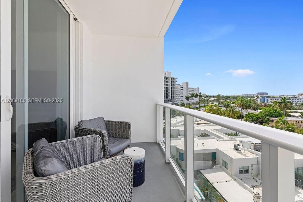 En Venta: $719,500 (1 camas, 1 baños, 858 Pies cuadrados)