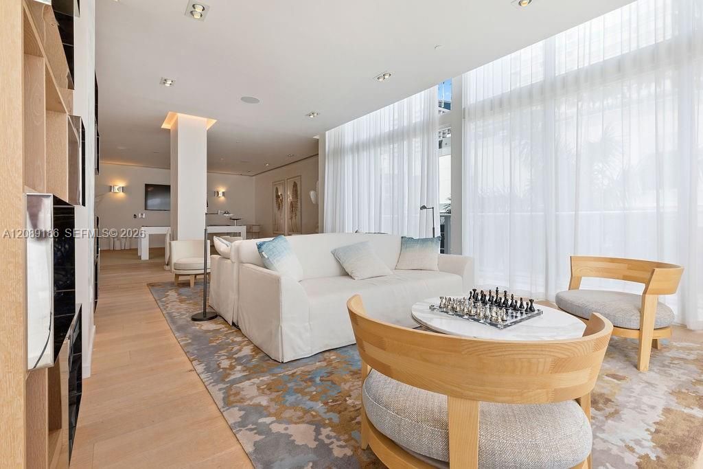 En Venta: $719,500 (1 camas, 1 baños, 858 Pies cuadrados)